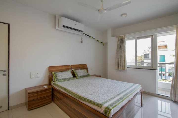 2BHK Furnished Flat Ghorpadi